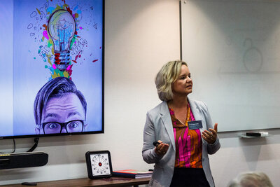 Dipl. Kffr. Kerstin Meyer-Leive, Geschäftsführerin Projektplan-Venture Consult GmbH, sprach über die Lernkultur in Unternehmen.