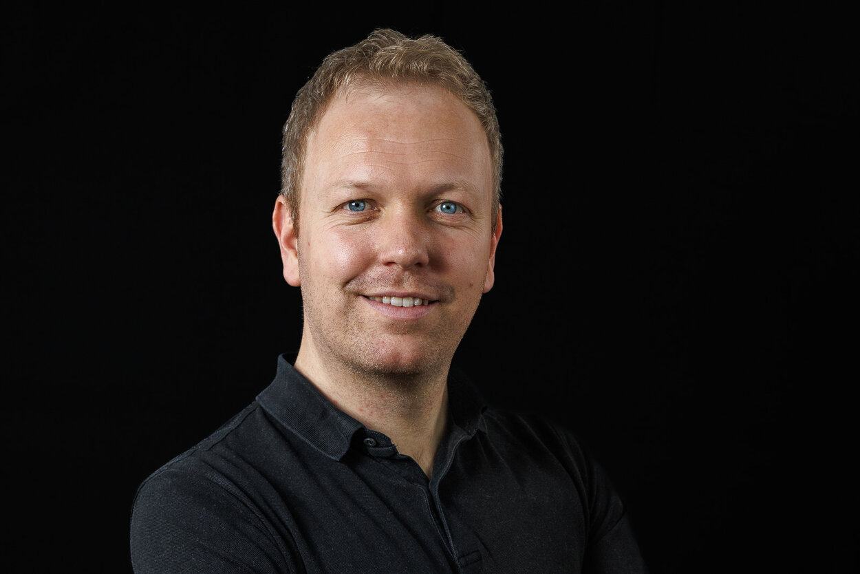 Solution Sales Specialist Julian Brünink Solution Sales Specialist Julian Brünink