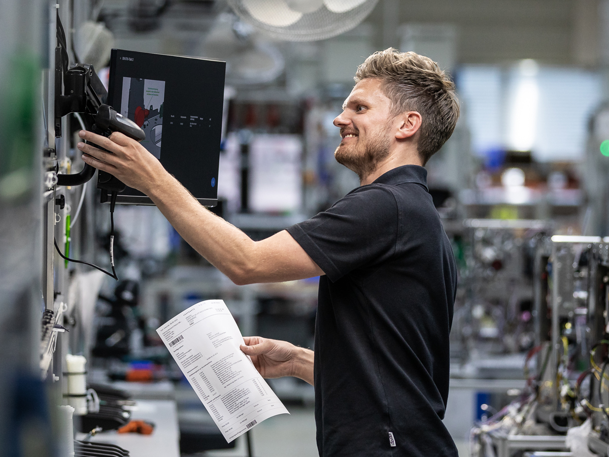 Dynamian im Einsatz zur Produktionsbeschleunigung durch digitale Arbeitsanweisungen